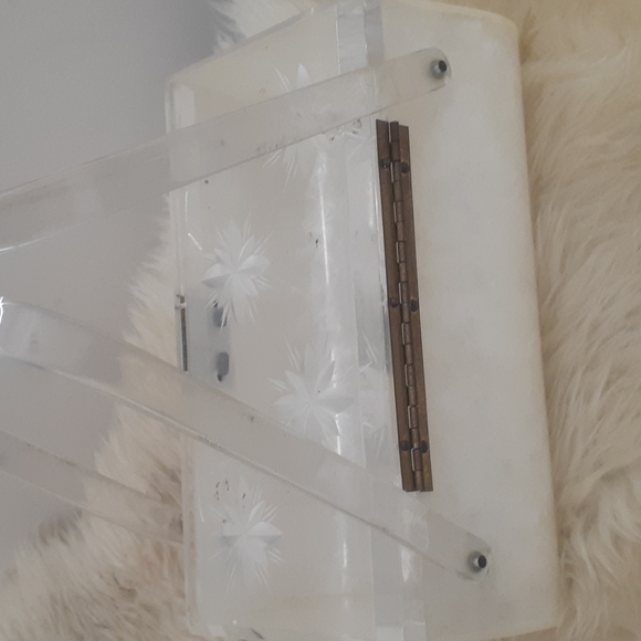 Copy SHOW VIDEO ONLY Vtg Pearlized Lucite Handbag lotus Carved CLEAR Boxy purse - Picture 5 of 10